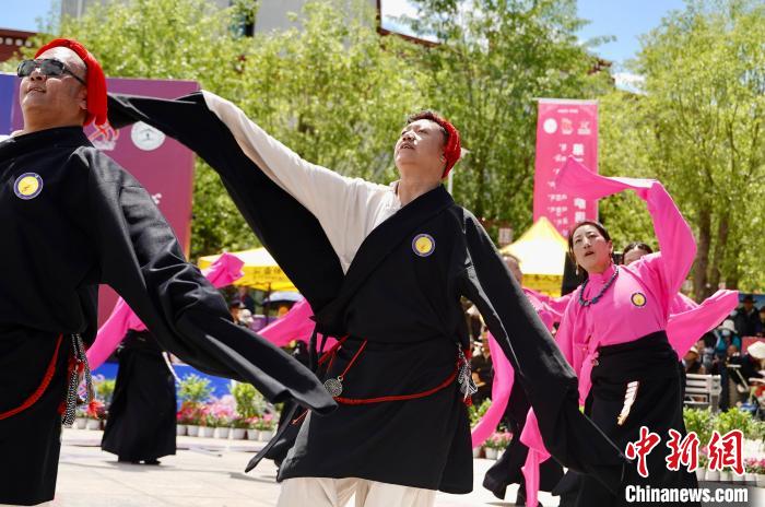 拉萨举行第二届锅庄舞大赛：全民健身与民族舞