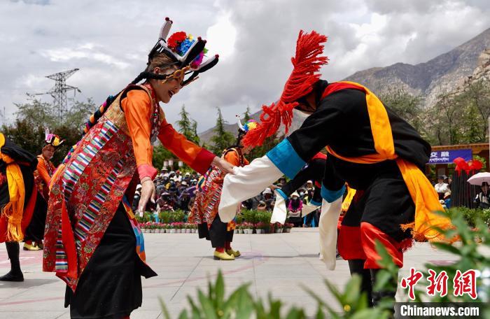 拉萨举行第二届锅庄舞大赛：全民健身与民族舞