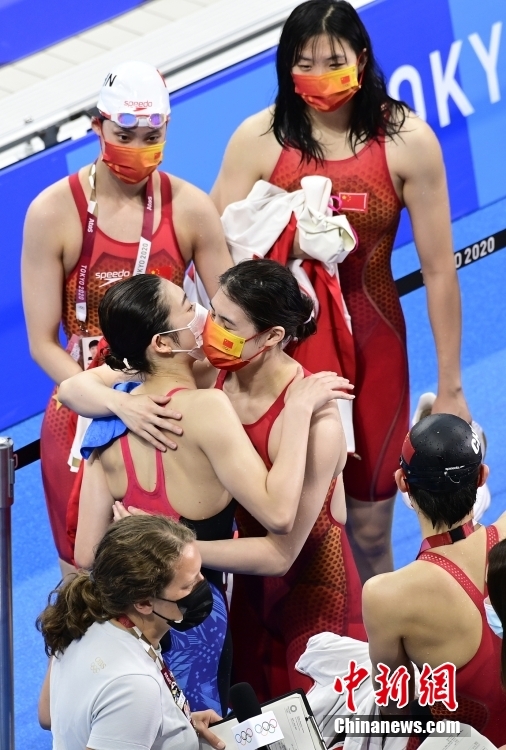 杭州亚运会赛场温情绽放 张雨霏与池江璃花子共