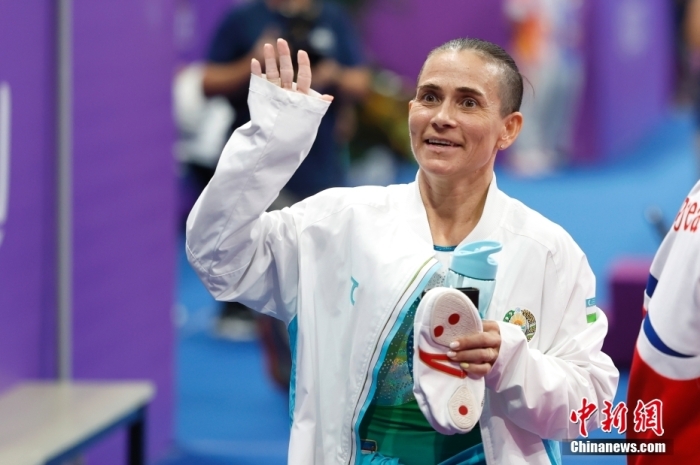 杭州亚运会赛场温情绽放 张雨霏与池江璃花子共