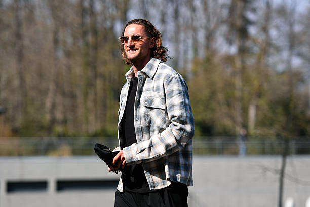 法国双星迈尼昂拉比奥特齐聚克莱枫丹备战欧洲