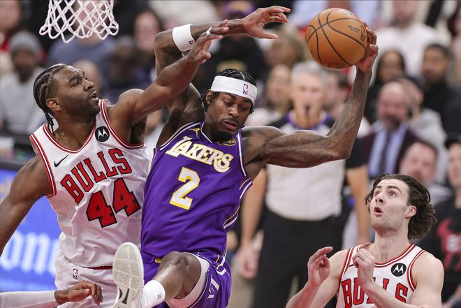 湖人轻取公牛 东契奇51分艾顿统治内线