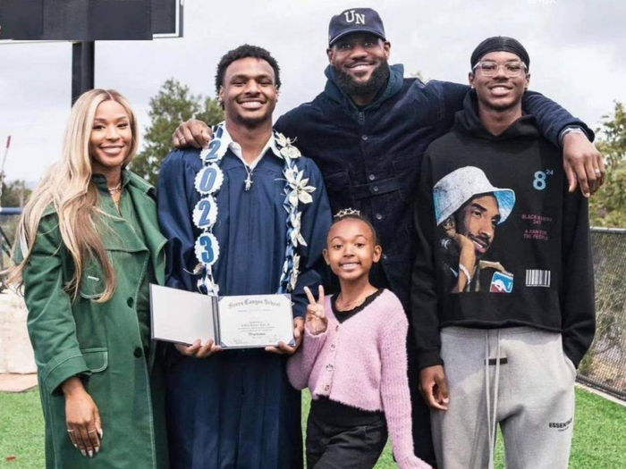 勒布朗·詹姆斯生涯薪资缩水近半 实际到手仅2