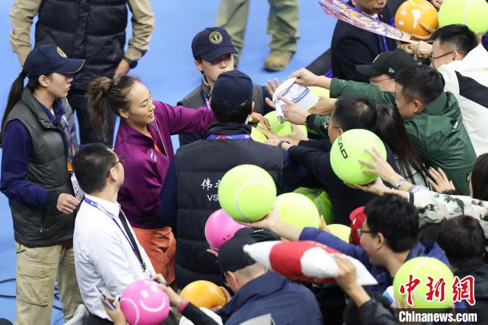 郑钦文效应点燃中网热潮,推动中国网球票房与