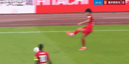 浙江0-1重庆铜梁龙 米特里策两次揪头发遭红牌罚