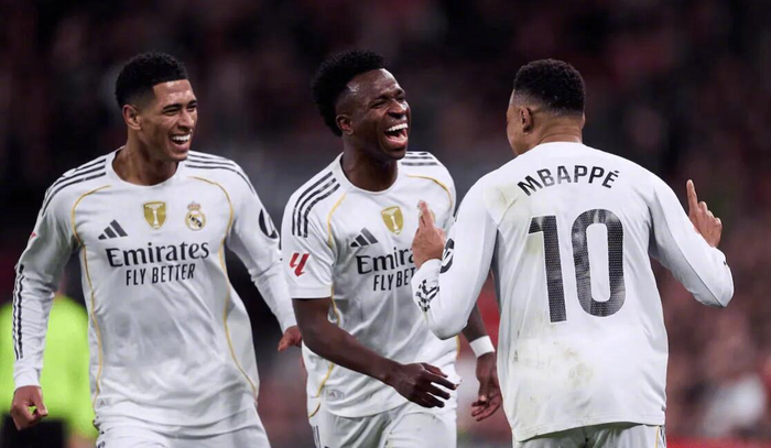 皇马双星遭伯纳乌嘘声围攻 欧冠赛场争议不断